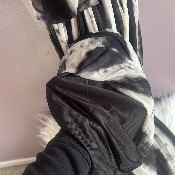 Black and White Semi Sheer Summer Dress Size Medium - Picture 10 of 12